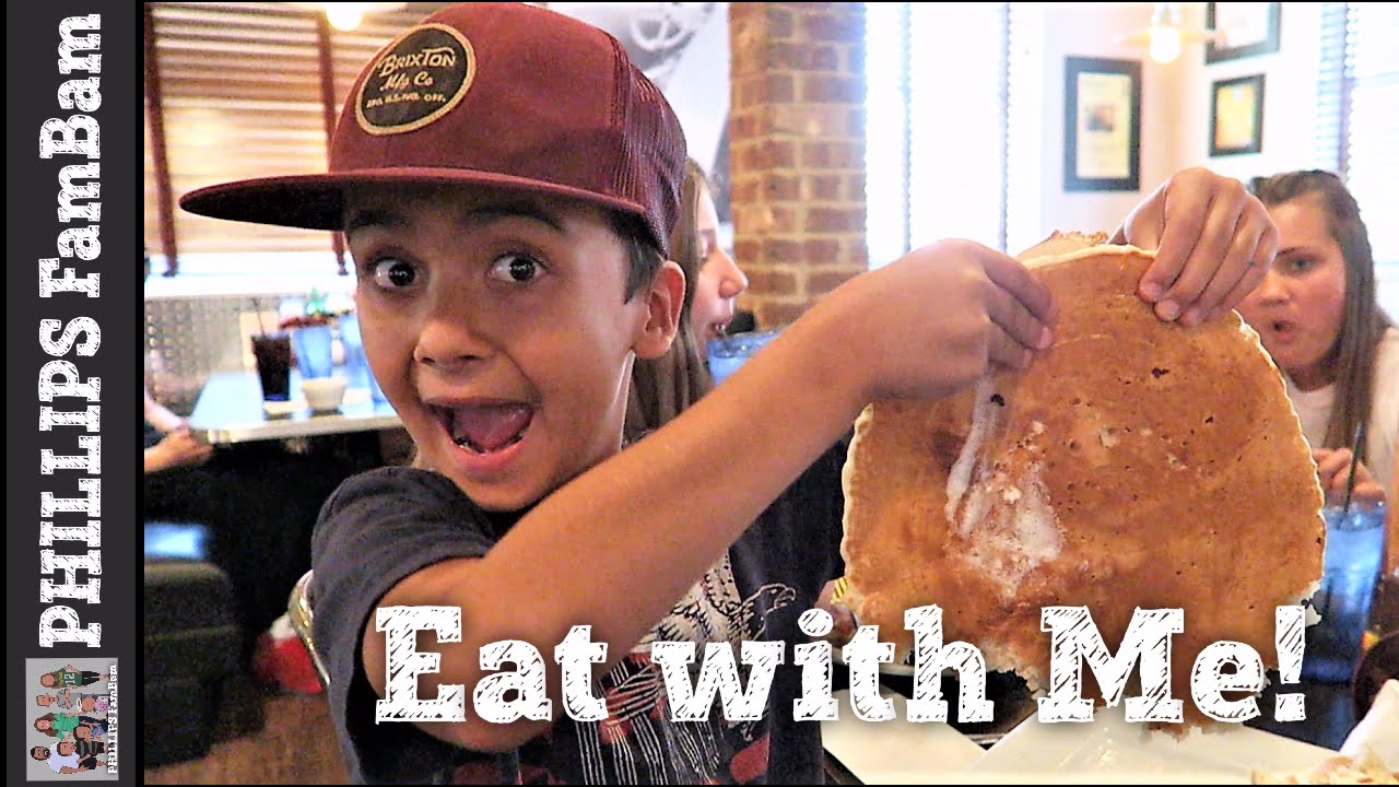 EAT WITH ME | HASH HOUSE A GO GO | HUGE CHICKEN & WAFFLES |  PHILLIPS FamBam Eat with Me