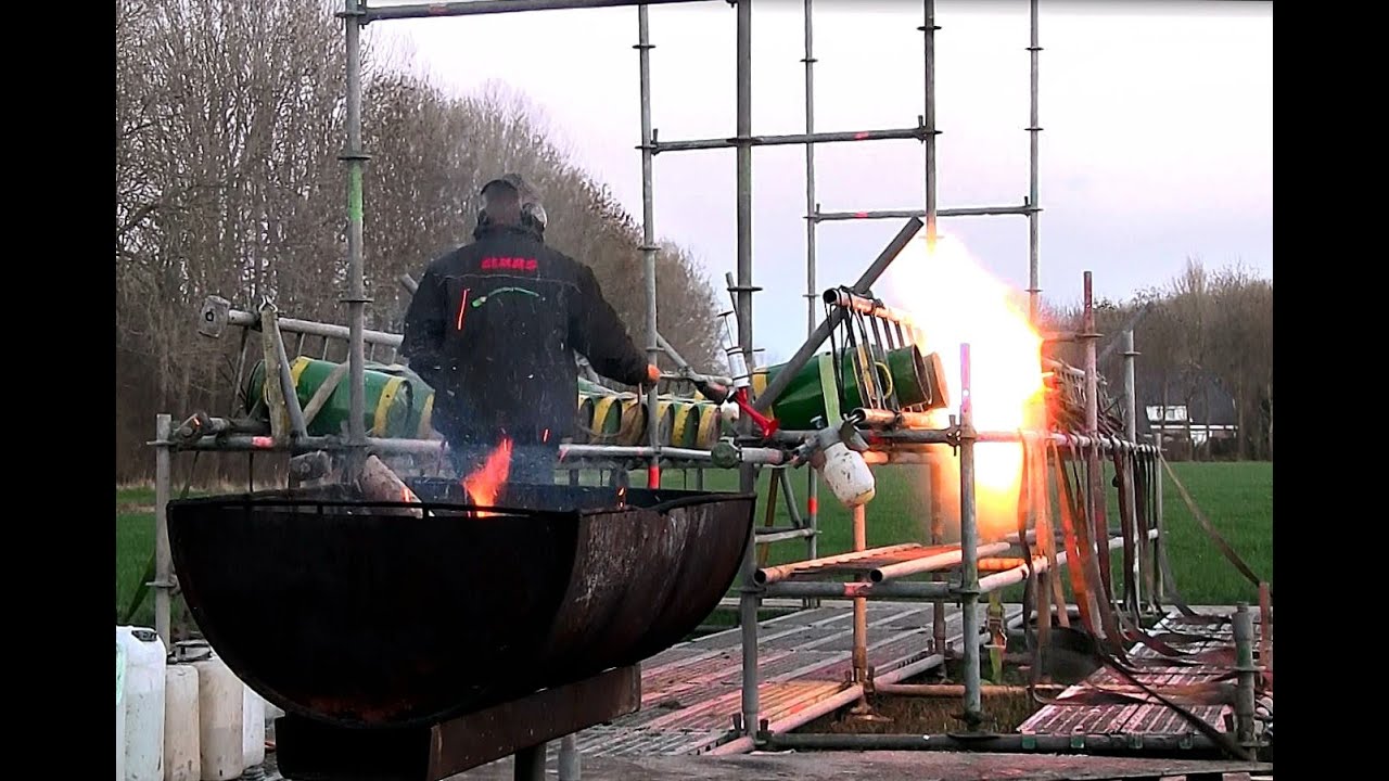 Carbid Ploug Woldendörp, volop in actie op oudejaars dag 2015.