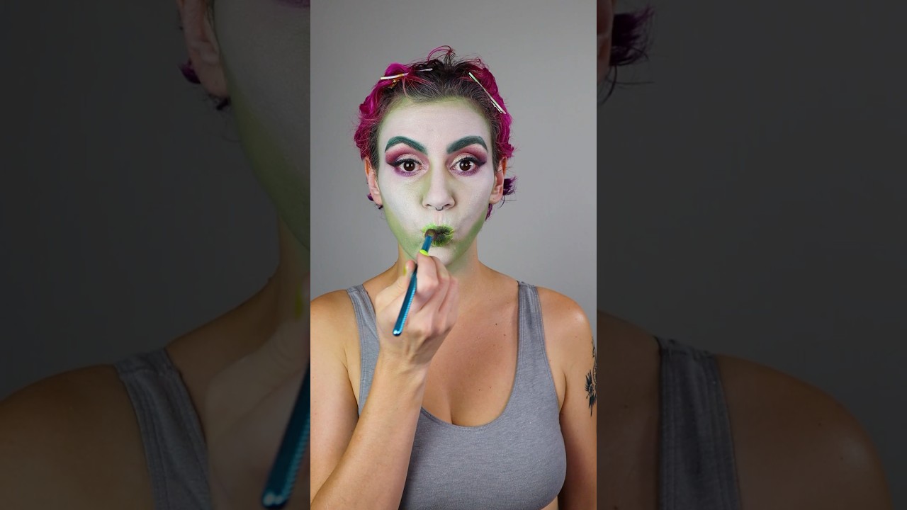 trying the Beetlejuice lips challenge 👀👀 #halloweenmakeup #diycosplay #cosplayer
