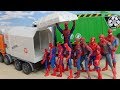 たくさんのスパイダーマンたちが大きなゴミ収集車の中にすぽすぽ入っていく おもちゃ