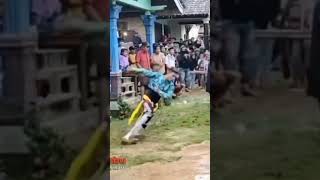 pura pura kesurupan biar enggak malu 😂 #short#meme#lucu#bikinngakak#fyp