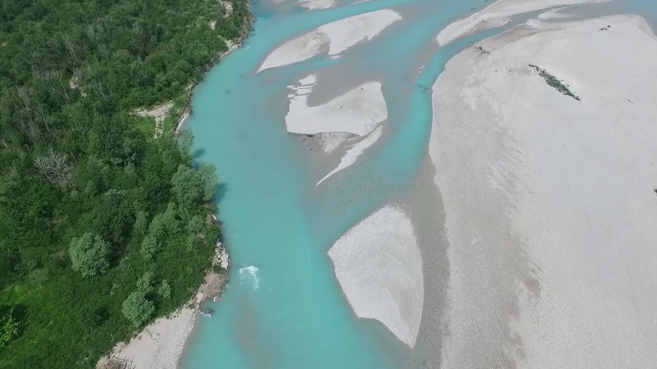 Tra le isole di ghiaia
