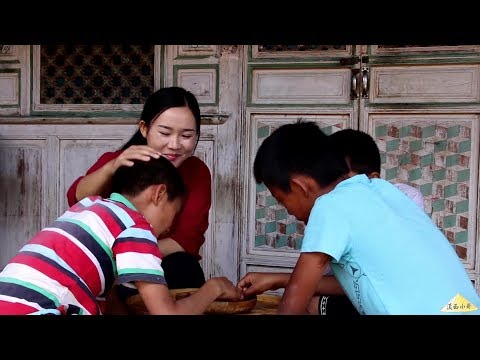 Eighteen Oddities in Yunnan, Grasshoppers are unforgettable snacks for children