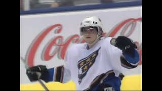 Ovechkins First Game In Canada (11/8/2005)
November 8, 2005 - When a young Ovechkin played in Canada, he often put on a show. It was frequently appointment viewing, and his first visit to the country where hockey reigns supreme was no different. The Great 8 wasted no time with his first tour of Canada being a trip to Toronto, hockeys biggest market. All eyes were on Ovechkin after his 2 goals had powered the Caps to a win over the Leafs in Washington in the first half of the home and home. Ovechkin did not disappoint, with another 2-goal outing to go along with his signature physicality and flair. It wouldnt be enough to lead the Capitals to a win as they were still one of the worst teams in the league at the time, but it was still a memorable game for Ovechkin nonetheless.
- 1st Period -
0:00 - Intro
0:55 - Hit on Kronwall
1:05 - Goal #1
2:07 - Hit on Stajan
- 2nd Period -
2:19 - Spin move off the rush
3:07 - Chance
- 3rd Period -
3:21 - Shot, crashes the net and tumbles over Belfour
4:15 - Goal #2
6:06 - Final buzzer
More classic Ovechkin games - https://www.youtube.com/playlist?list=PLH8bFa0t7qpQfBYEXybnEr9NbAqFcPyyq Ovechkins First Game In Canada (11/8/2005)