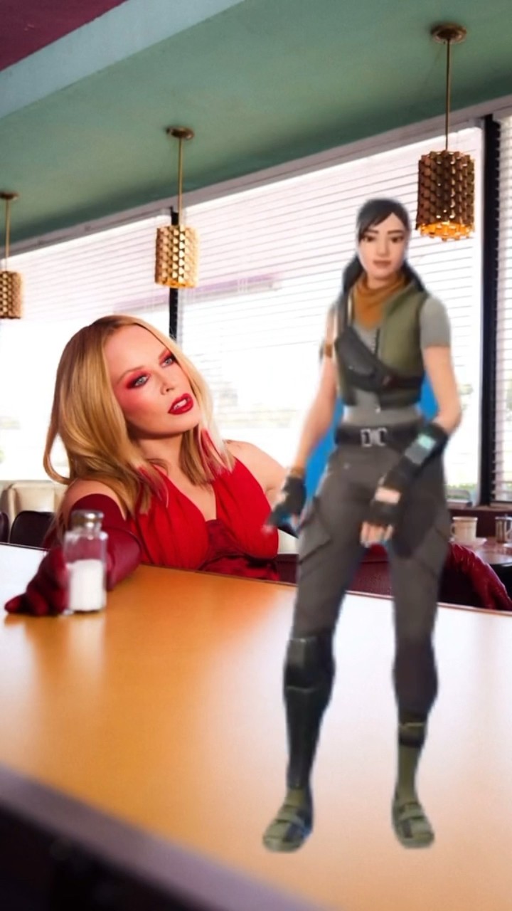 You can now Padam on @fortnite … I tRiED to have a go, she’s giving Street Fighter ?❤️