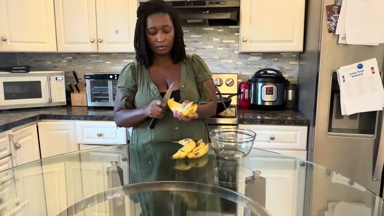 Family Dinner Vibes: Jollof Rice, Fried Chicken, Plantains & Meat Pie!