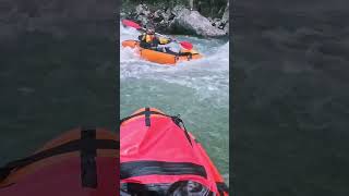 Прохождение порога на горной реке🤙 #whitewater #packrafting #travel #shorts