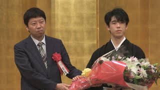 将棋、藤井棋聖の就位式 史上最年少タイトル