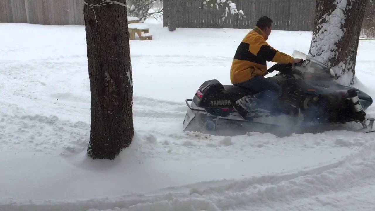 スノーモービル VMAX600XT