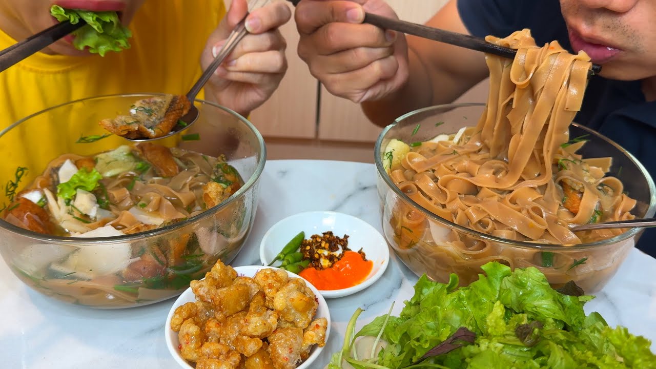 Fish Noodle Soup + Pork Offal Mukbang ASMR (No Talking)