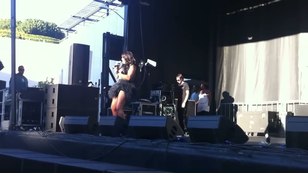 CeCe Peniston performing 'In the Mood' at Oakland Pride 2012 | GoBanter.com
