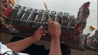 tabuh gambang suling oleh pak guru komang...suksme ping bgt..ampure ngak full 😊😊