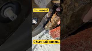 Распилил обычный камень, а там #камнемания #золото #поисккамней #поискокаменелостей #поискзолота