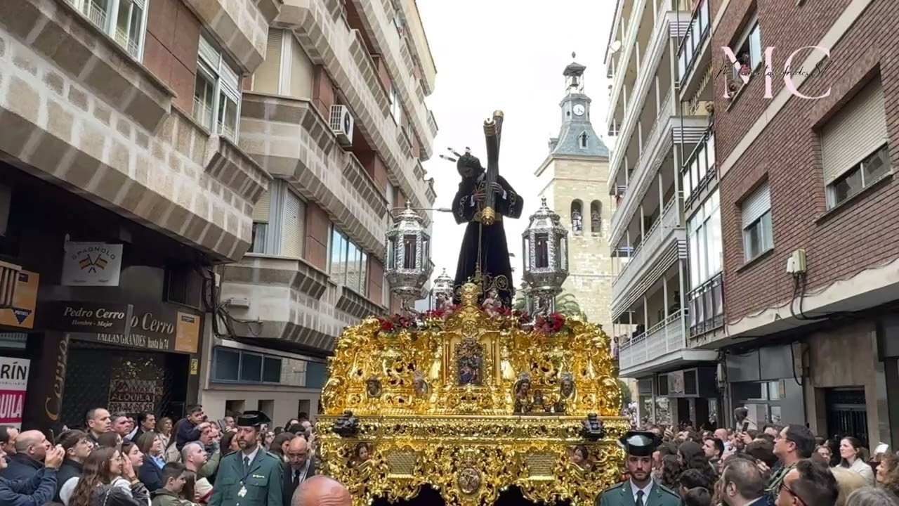Nazareno Ciudad Real junto AM Pasión de Linares