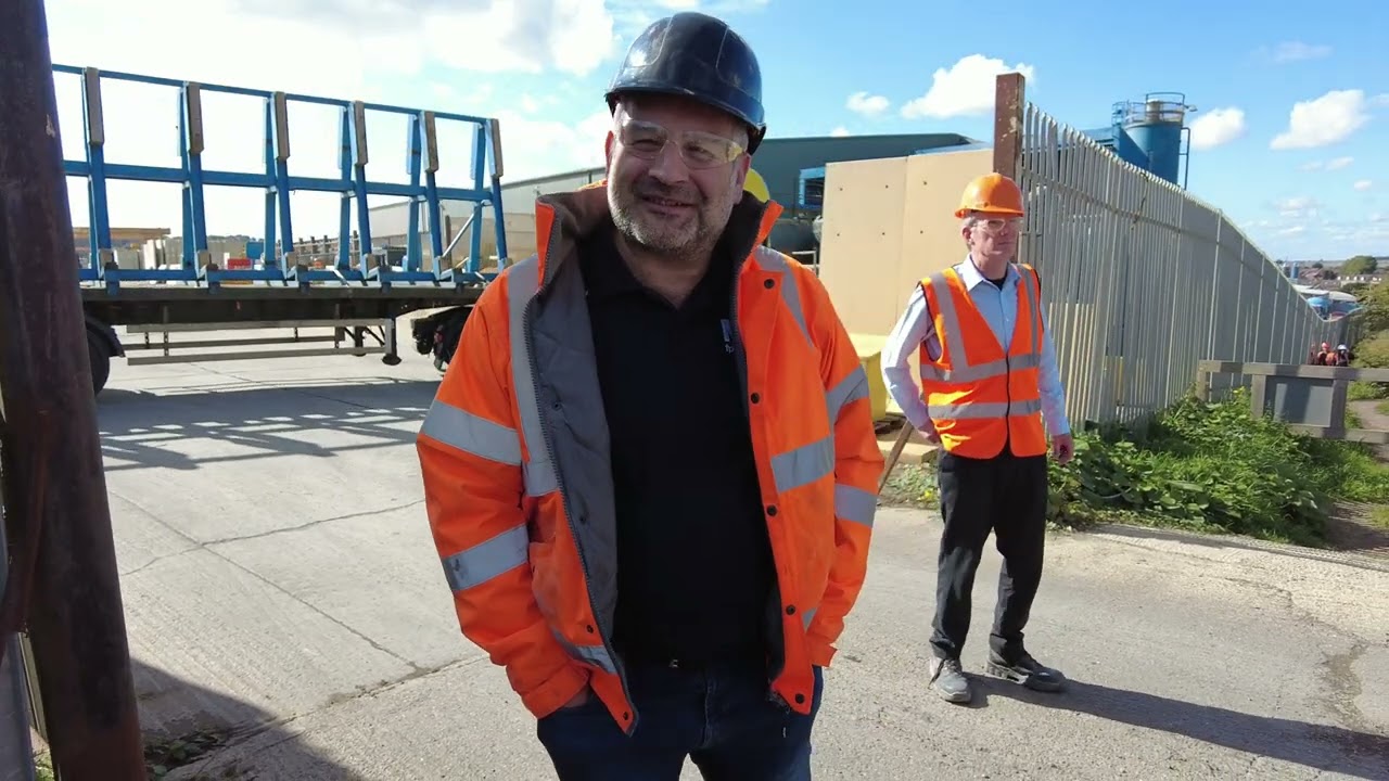 Я не могу остановить вас от съёмки, но я просто хочу знать, что это такое, вы хотите это узнать. 🎥🛸✅