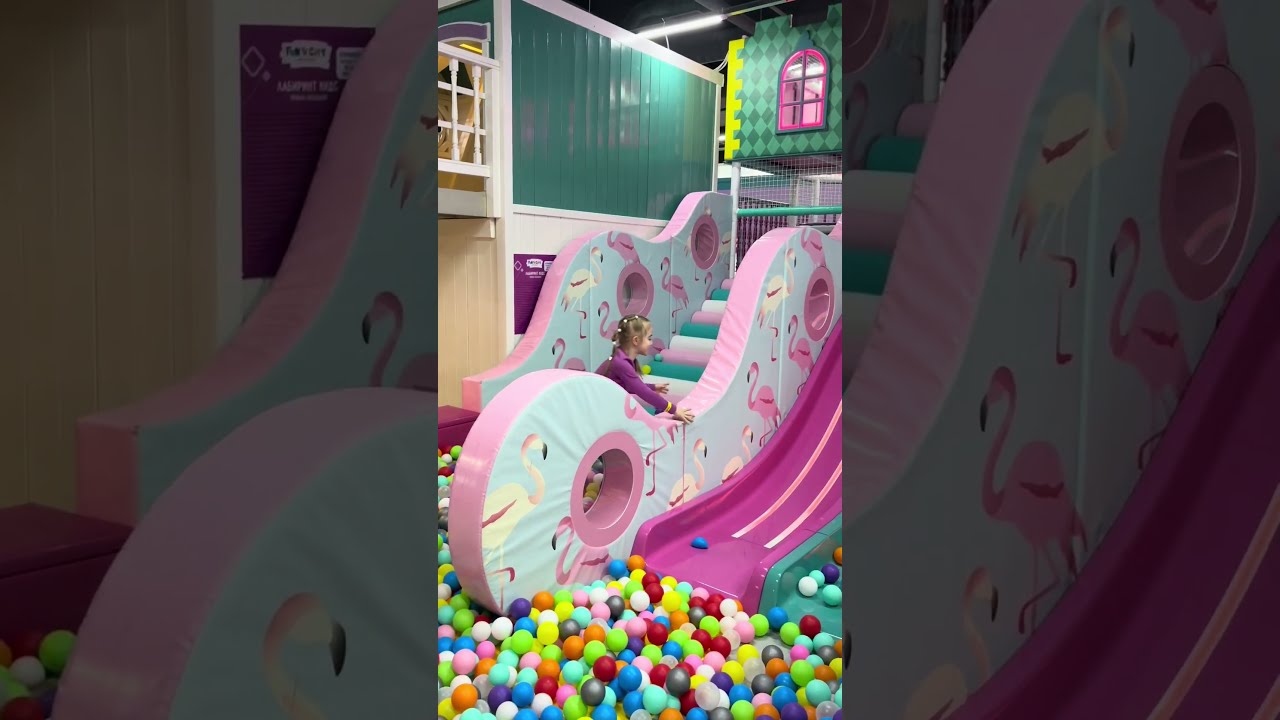 Аня в парке развлечений