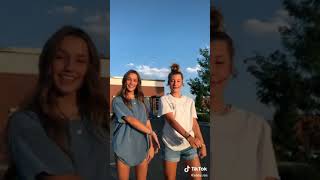 Clara e Nailea dançando