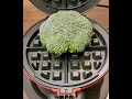 ブロッコリーをワッフルメーカーに入れました!!!!