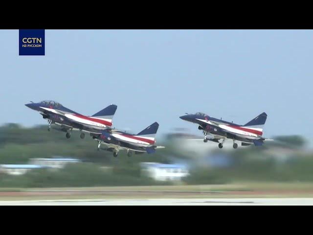 Китаиские пилотажные группы поразили зрителеи авиасалона в Чанчуне воздушными трюками