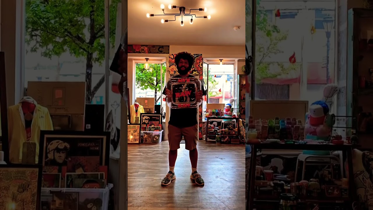 RAW rolling papers has a new inflatable rolling tray !