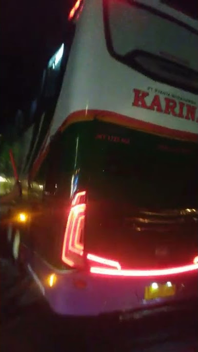 Bus tingkat KARINA masuk pool