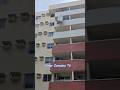 Equipe de Mudança Atrapalhada Acabou com o Sofá do Cliente é Padrão