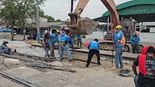 งานปูแผ่นทางผ่านเสมอระดับบ้านโป่งด้านเหนือ