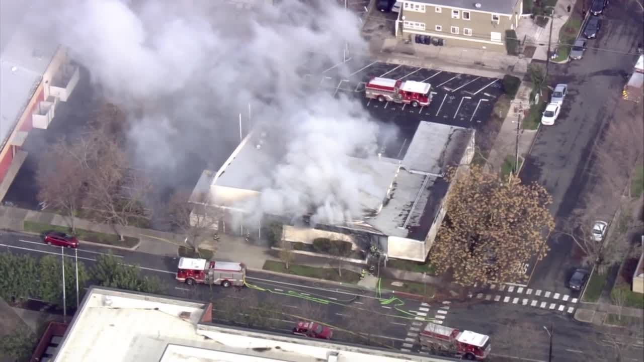 Building catches fire in Midtown Sacramento - YouTube