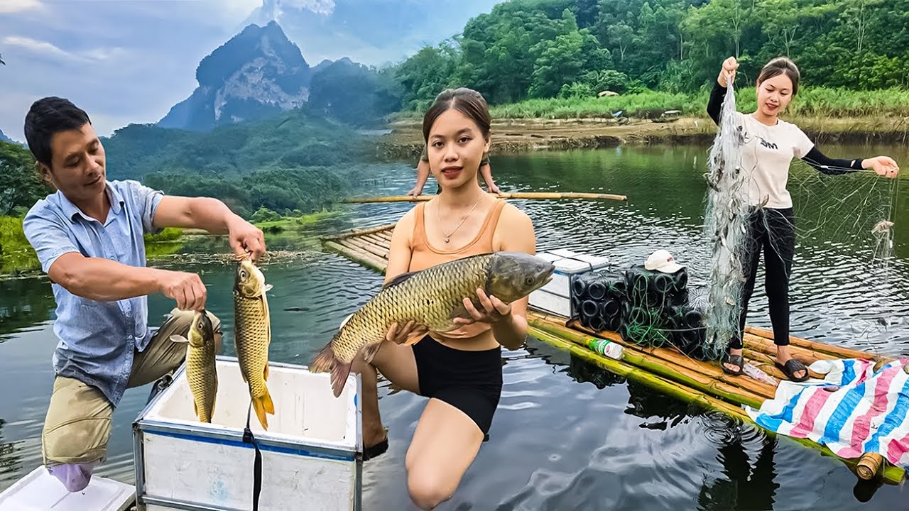 Harvesting Giant Fish with a Bamboo Trap Created by Father and Daughter ...