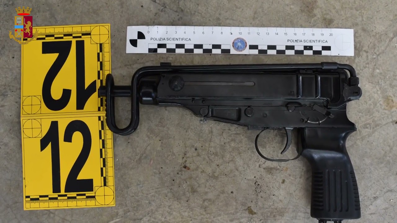 Scoperto a Bari traffico illegale di armi e munizioni