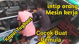 INTIP ORANG KERJA DI KAMAR MESIN KAPAL TUGBOAT COCOK BAGI PEMULA YANG INGIN KERJA DI ATAS KAPAL