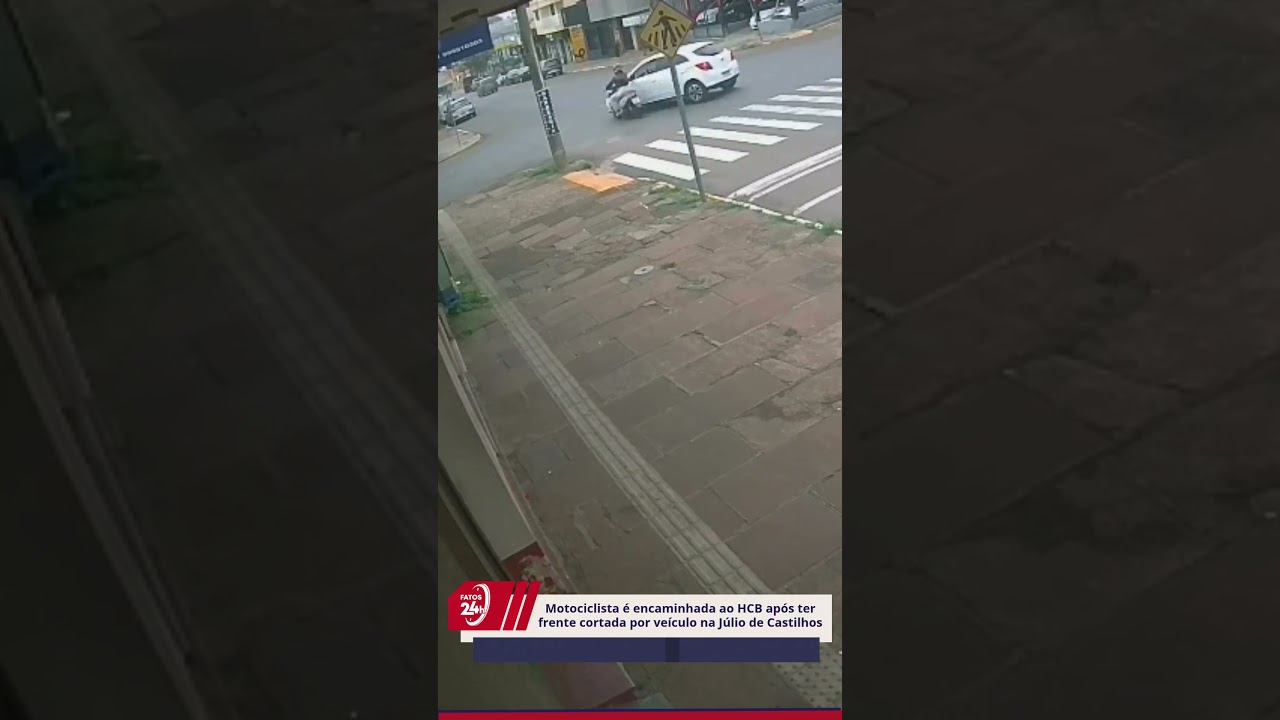 Motociclista é encaminhada ao HCB após ter frente cortada por veículo na Júlio de Castilhos