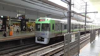 京王井の頭線　1000系1704F編成リニューアル車到着・1725F編成到着・発車ライトグリーン同士　明大前駅にて