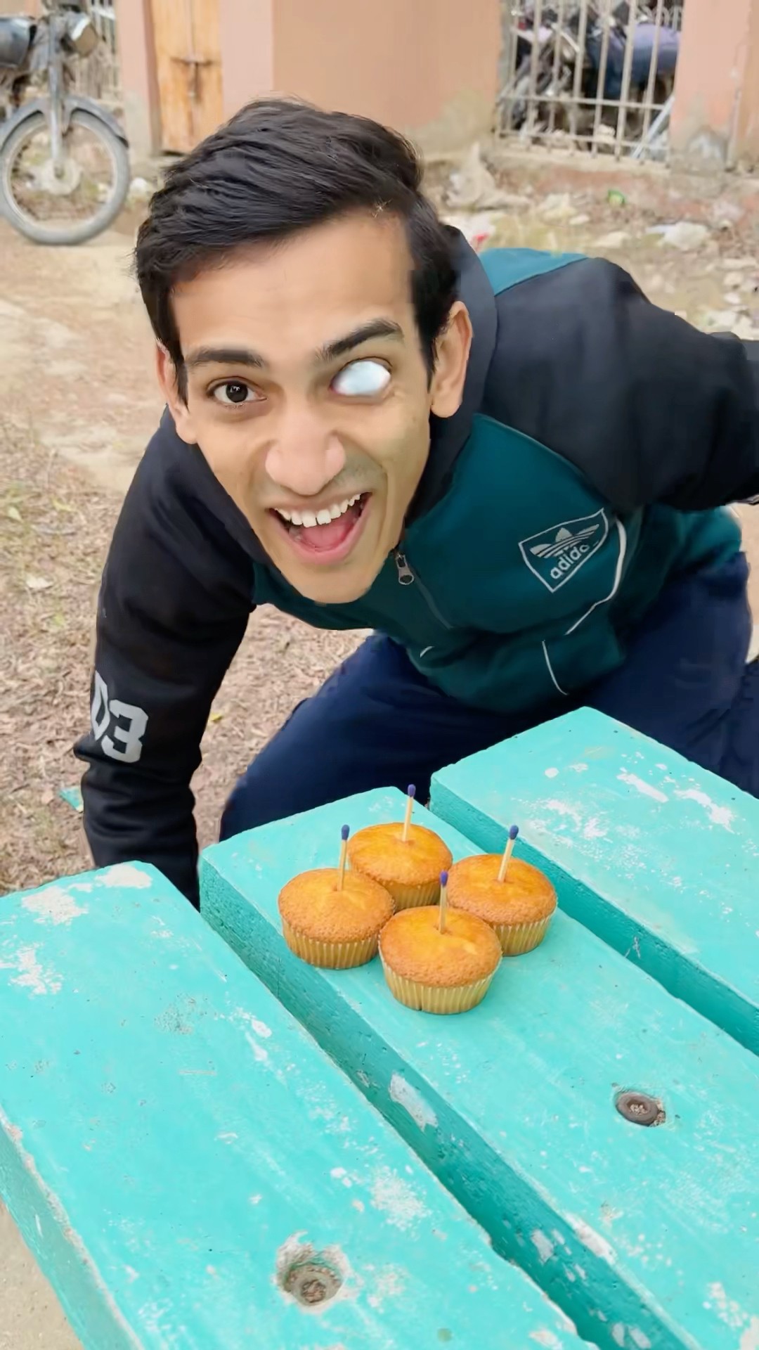Ah Sneaking Four Cakies ?|