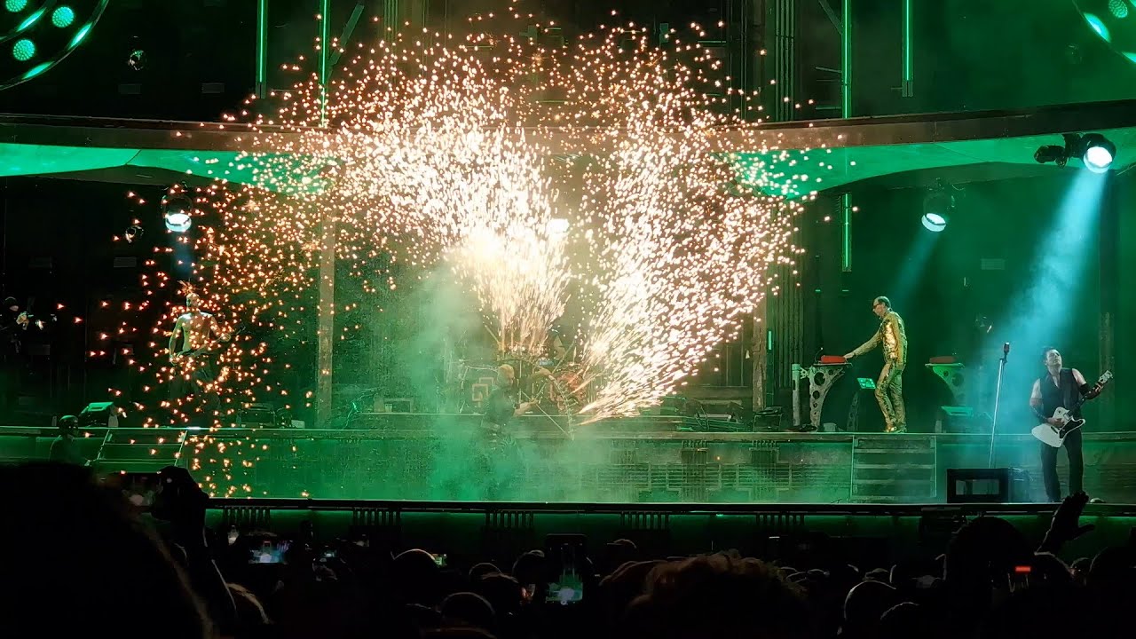 Rammstein - Du riechst so gut (Live in Frankfurt 11.07.2024) - YouTube
