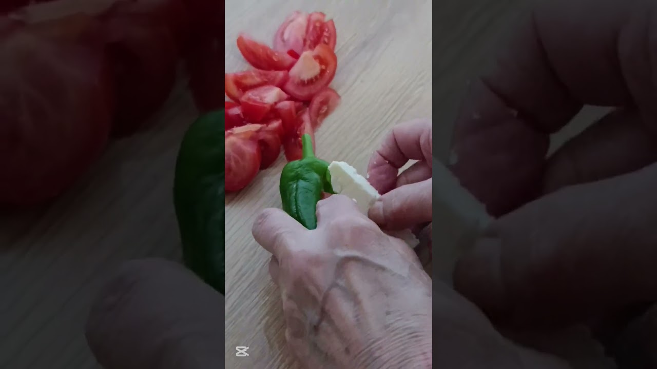 Zeytinyağlı Peynir Dolgulu Biber Kayığı