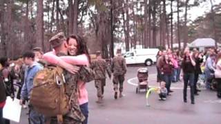 A Tear Jerking Welcome Home To The 22Nd Marine Expeditionary Unit After Record Deployment.