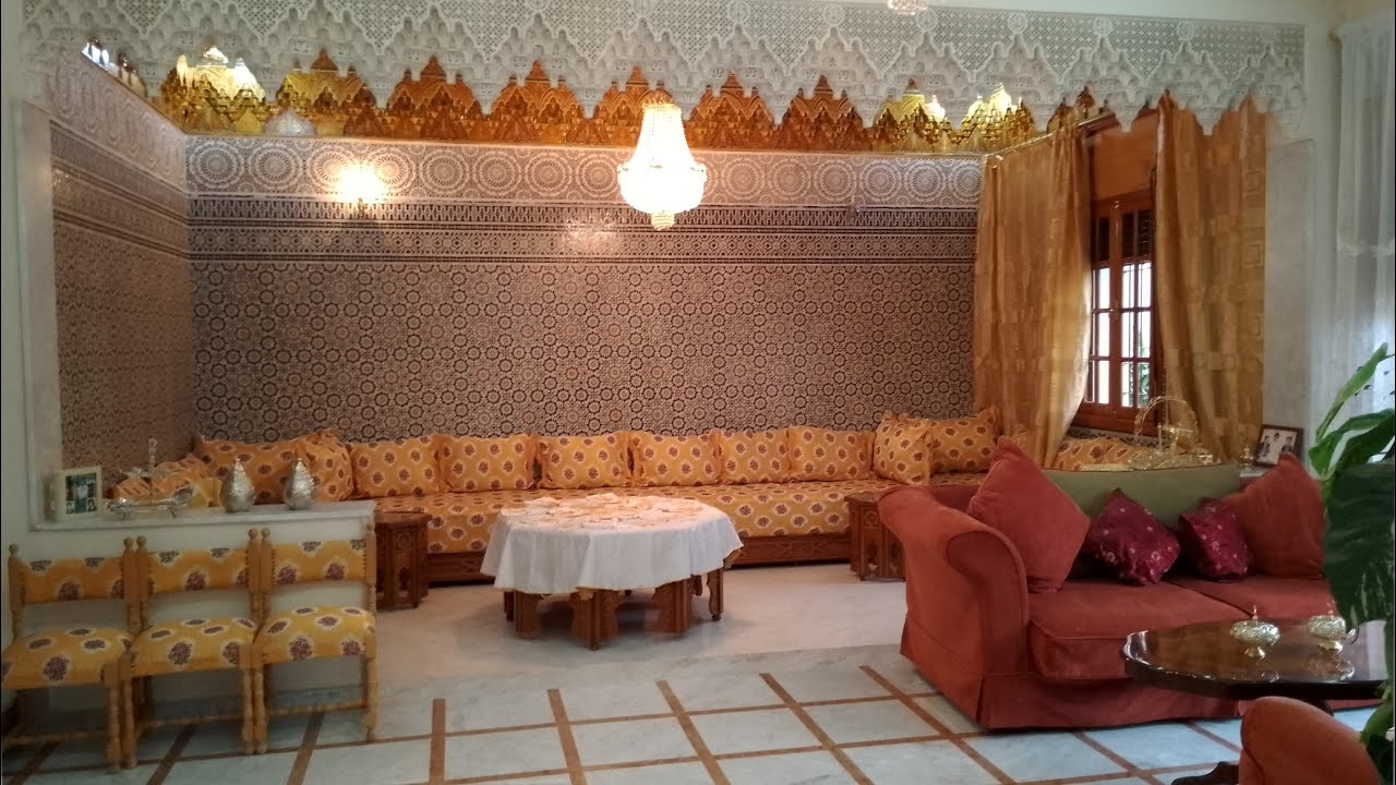 فيلاvilla فاخرة للبيع بفاس حي champ course  به 6 غرف 4حمامات 4صالون وكراج للسيارة وحديقة  0693034847