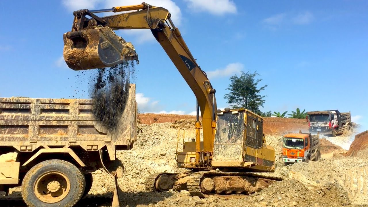 Unbelievable excavator hug Loading truck amazing stronger Dump Truck ...