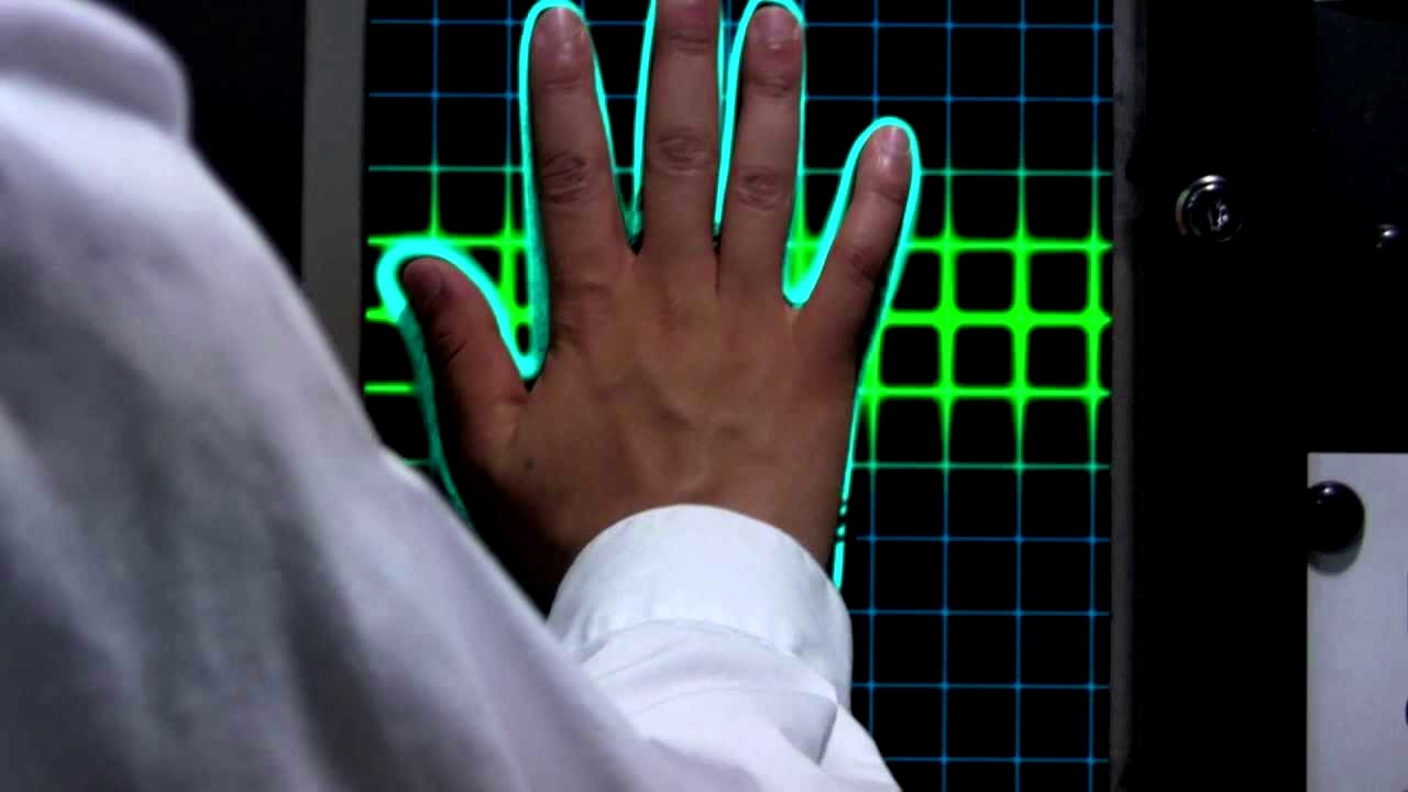 Рука искусственный интеллект бабочка на руке. Sound scan Video.