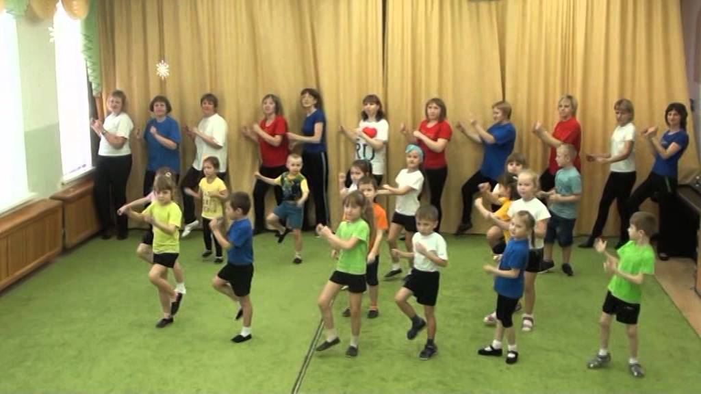 ФЛЕШМОБ В КОЛОКОЛЬЧИКЕ - YouTube