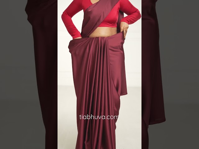 Full Nivi Drape | Saree Draping Style | Easy Saree Draping | Saree Wearing | #shorts class=