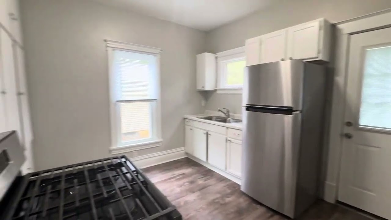 1427 W 2nd St, Waterloo, IA 50701