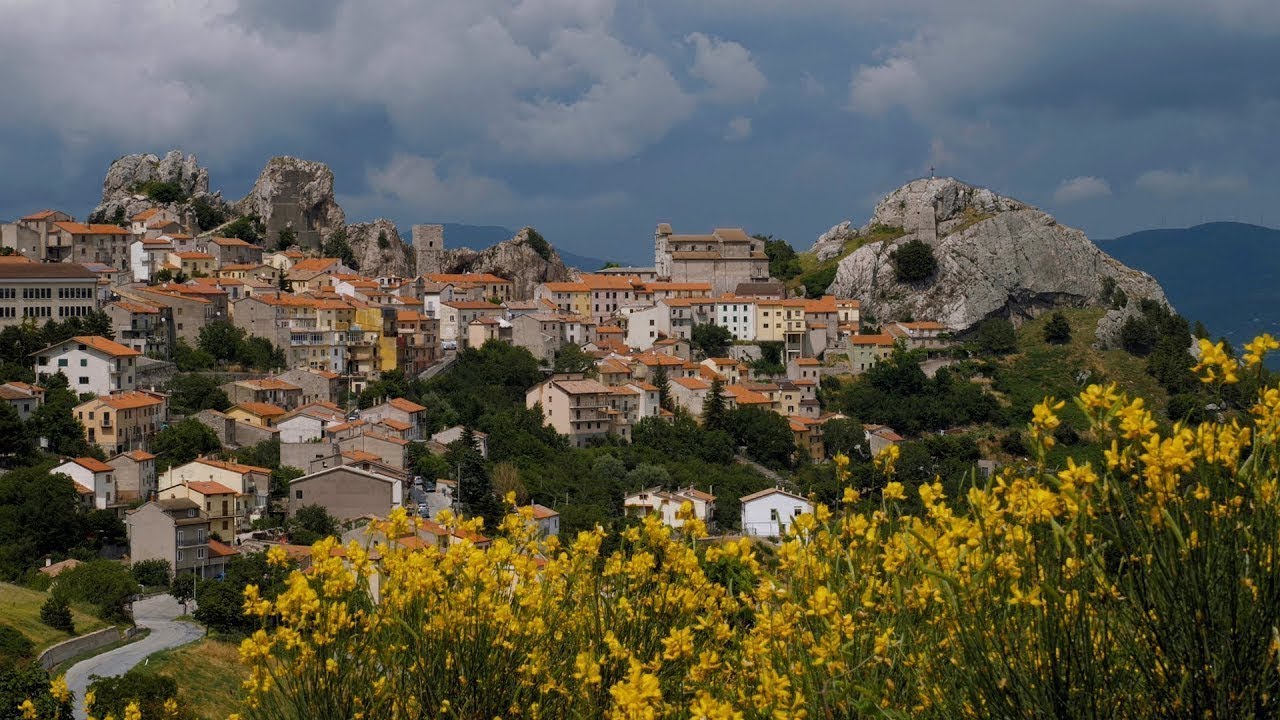 Il paese nella roccia