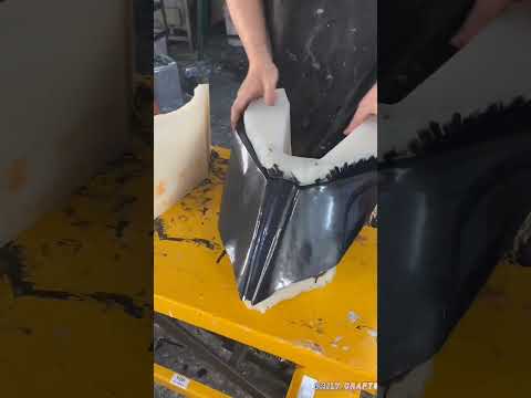 إزالة قالب السيليكون من قطع غيار السيارات