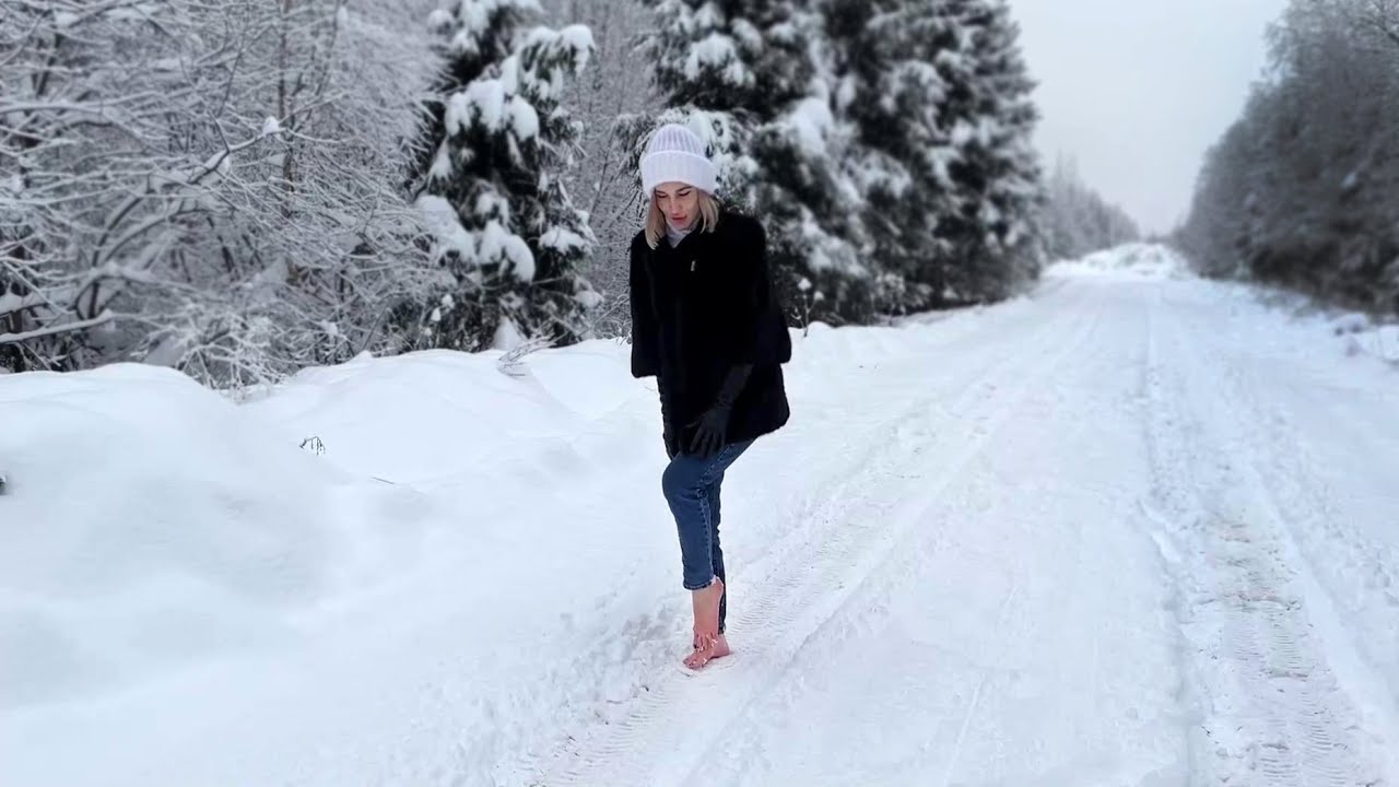 Vika Walking Barefoot on Snow, Barefoot Snow Walking, Frozen Feet, Girl ...