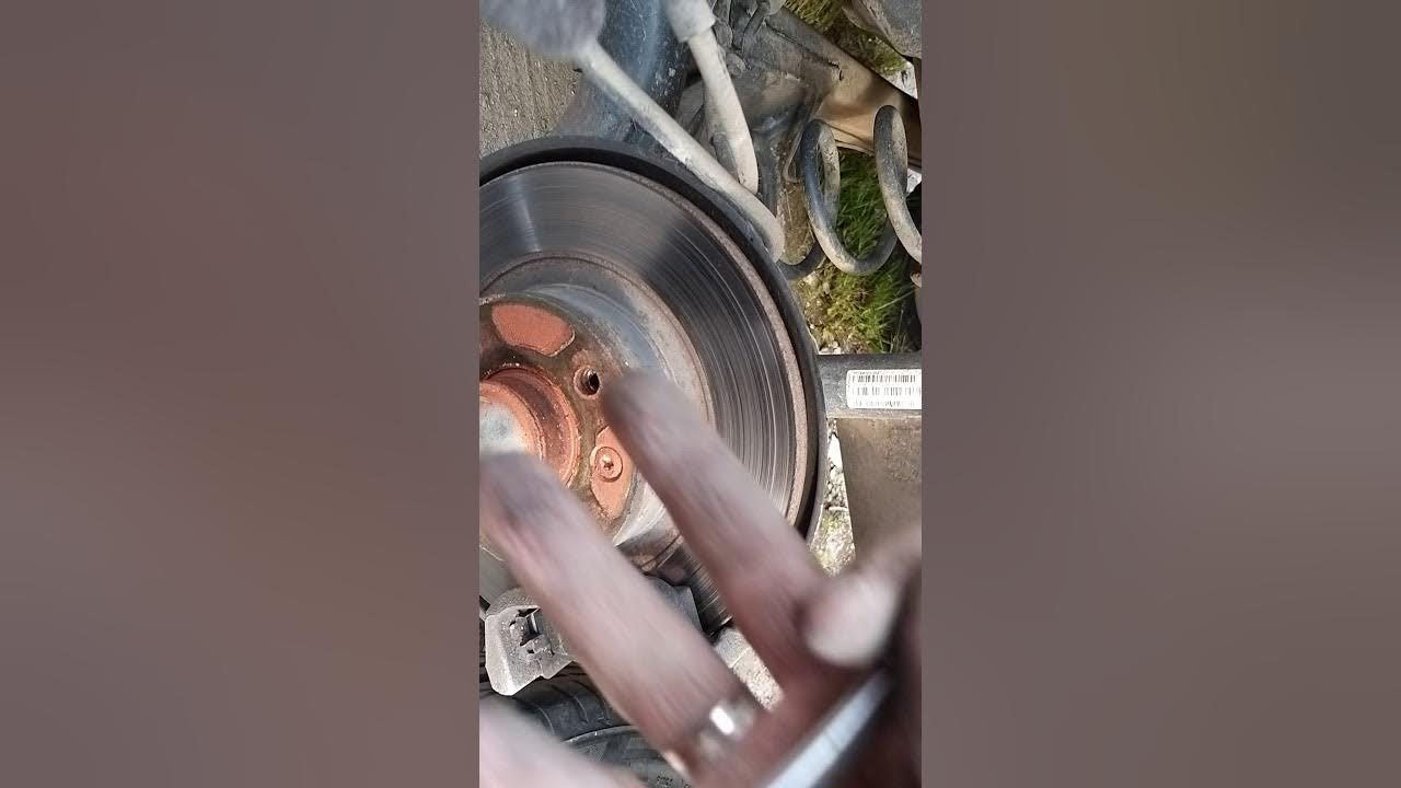 Как снять задний суппорт на весте