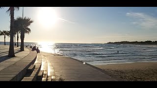 Tomando el sol, día soleado, un paseo familiar en la playa de vilanova / جولة في البحر مع الشميسة