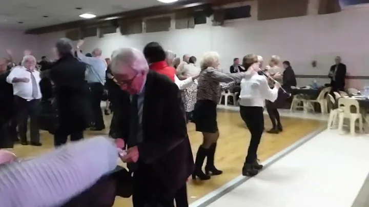 Repas Dansant a Rouvroy avec Derreck Bardzinski le 8 décembre 2024 filmé par Annie W (699)