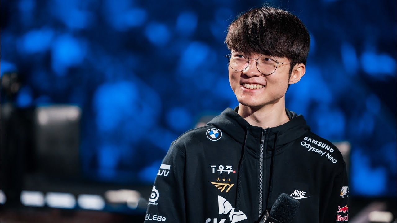 League of Legends prodigy Lee Sang-hyeok, known as Faker, re-signs with T1  esports team until 2025 - YouTube